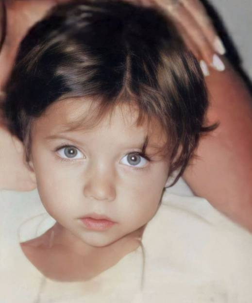 Resimdeki ünlüyü tanıdınız mı? Herkesin tanıdığı o şarkıcı ilk defa paylaştı - Resim: 11